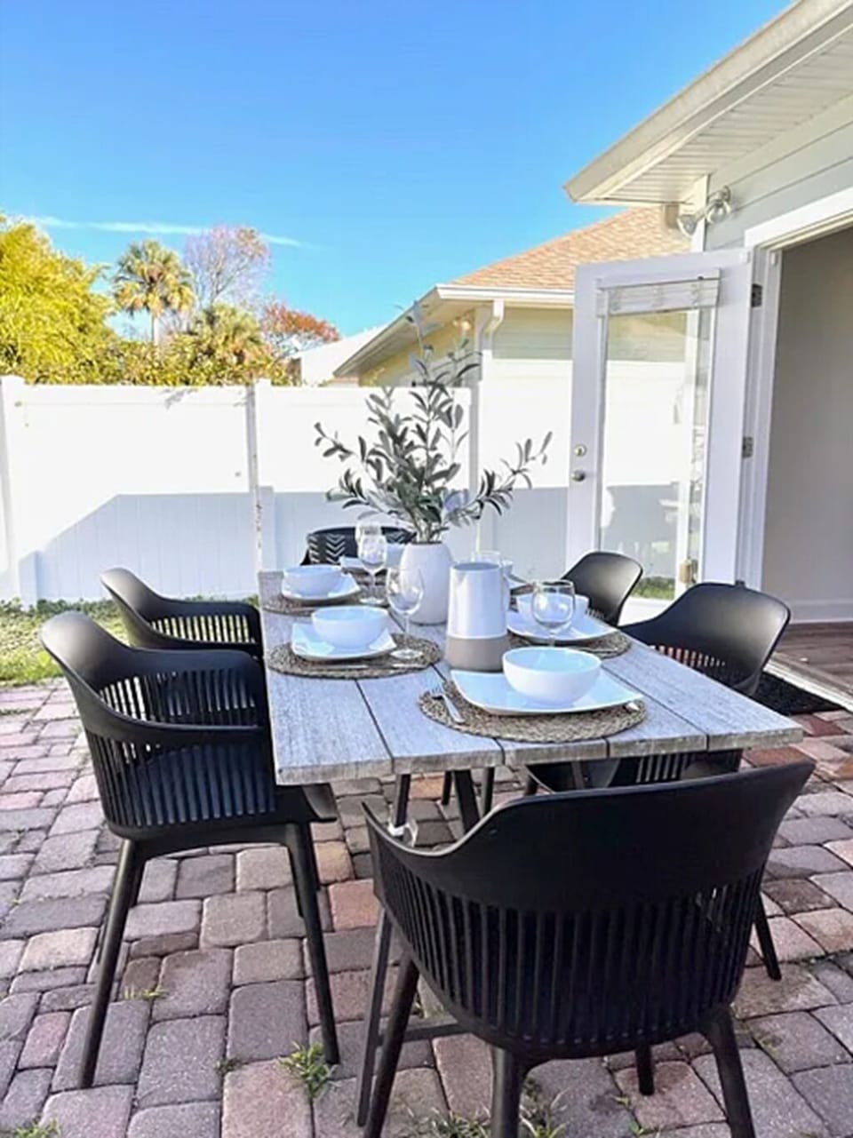 Outdoor dining