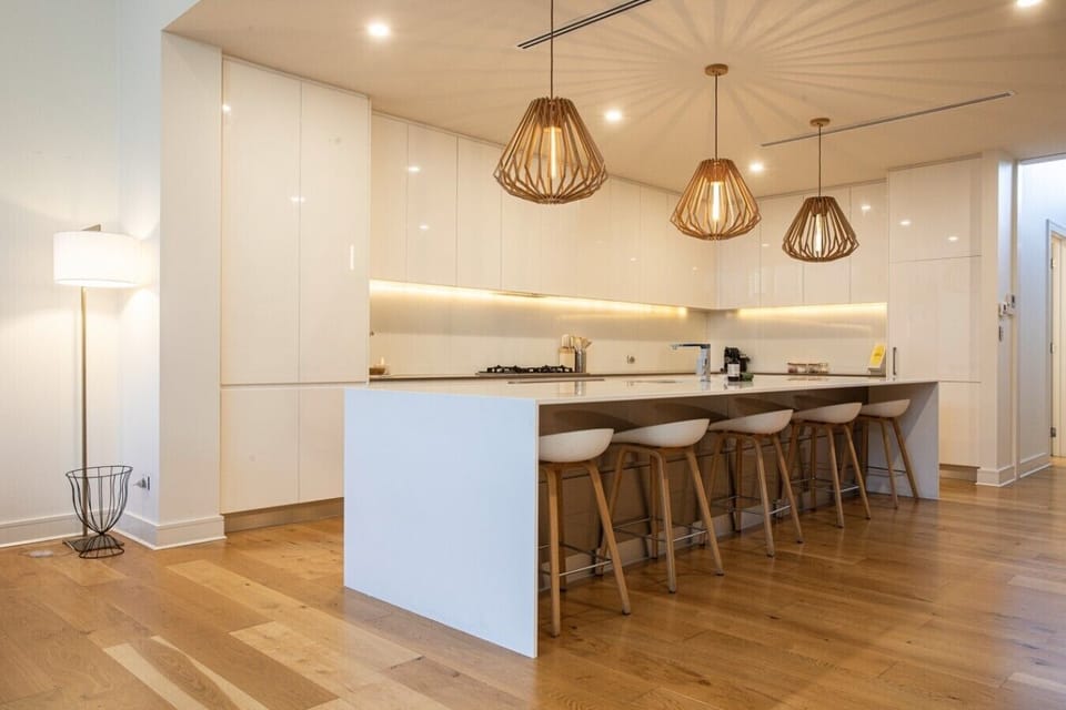 Gloss white kitchen with sculptural pendants