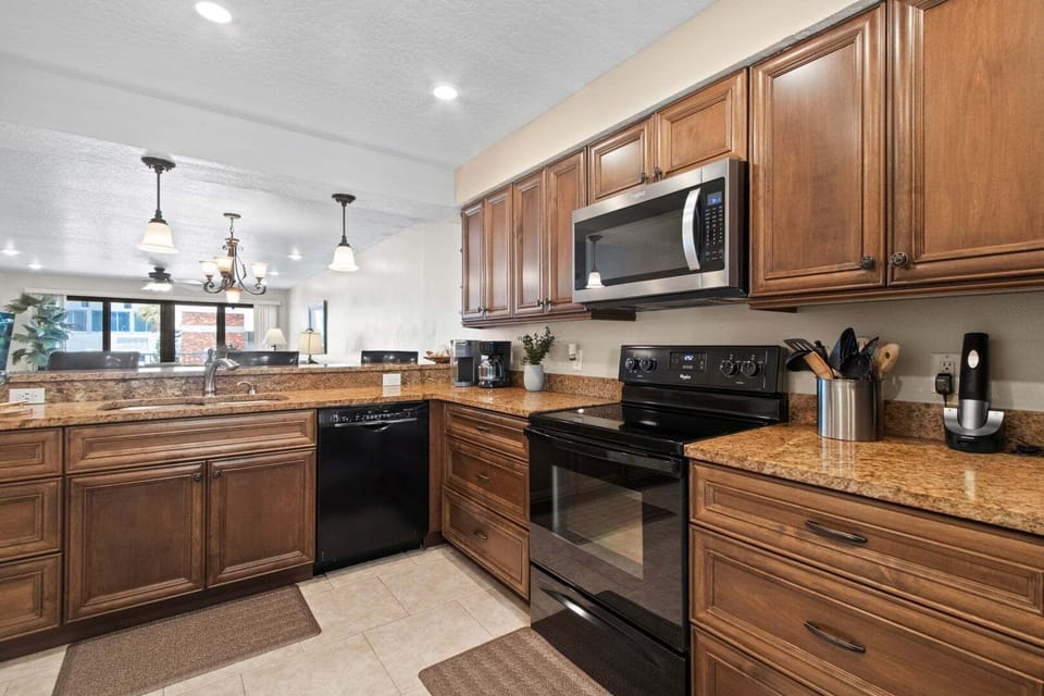 Fully equipped kitchen with everything you need to make your favorite homemade meals