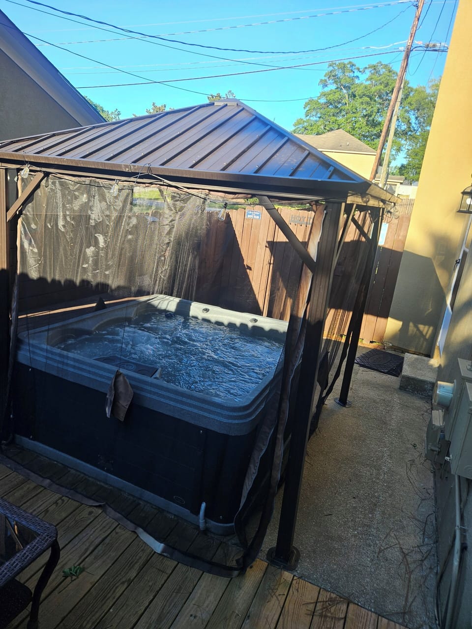 Outdoor spa tub