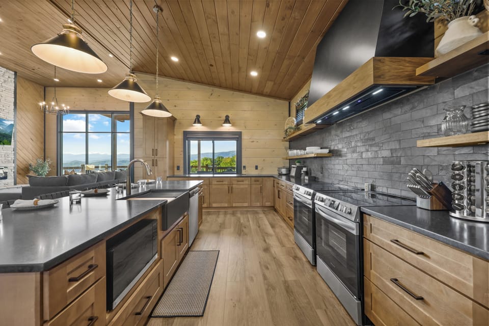 Whether you’re cooking for two or a full cabin crew, this kitchen is ready
