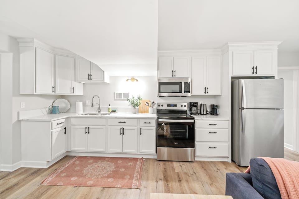 Coffee Pot, K-Cup, Hot Water Pot, Fully Equipped for Cooking. New Appliances.