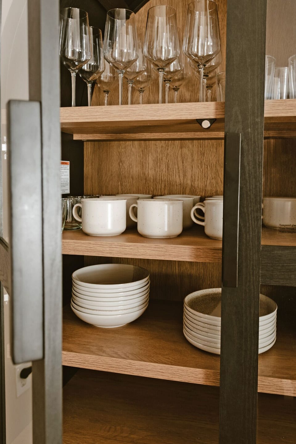 Kitchenette: Elegant dishware awaits your culinary creations and delightful gatherings!