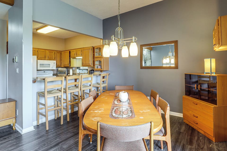 Dining Table | Breakfast Bar | Kitchen