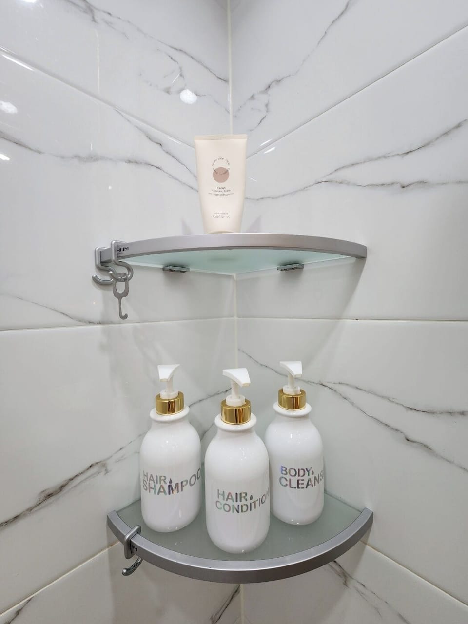 Bathroom amenities