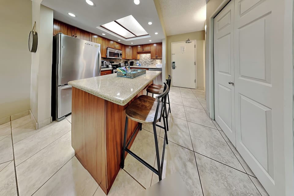Kitchen - Countertop Seating for 2