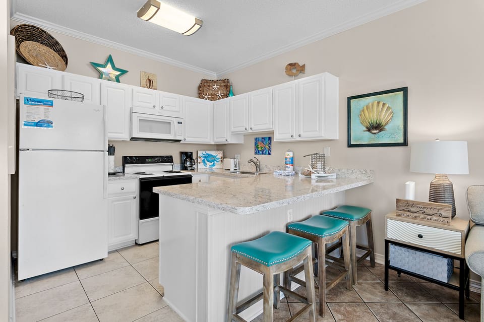 Kitchen with breakfast bar