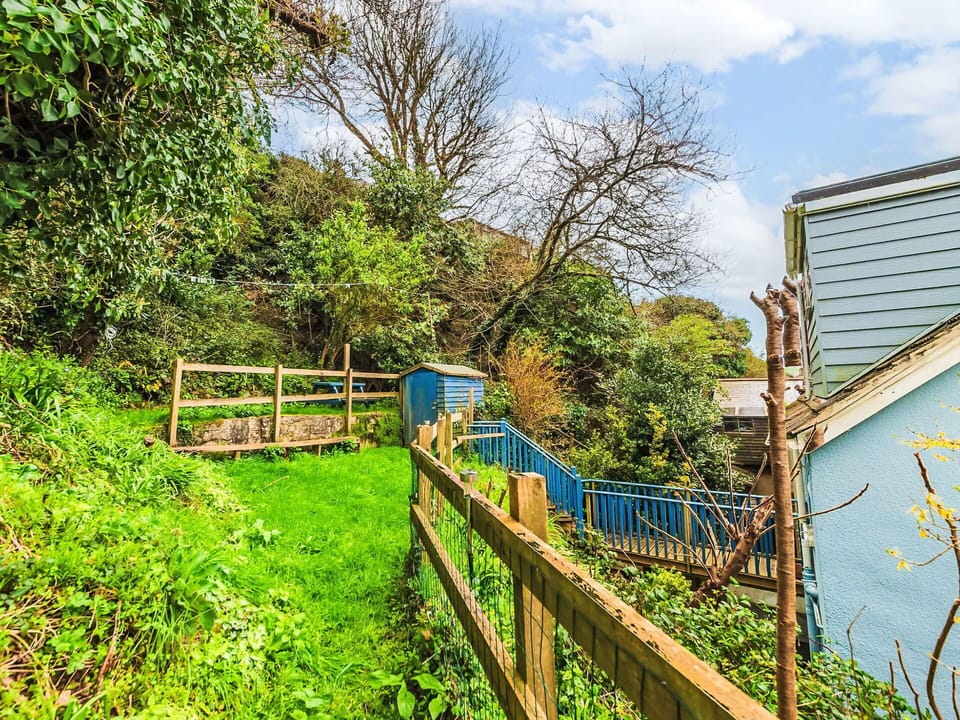Green, Vegetation, Shrub, Fence, Spring, Slope, Garden, Handrail, Home Fencing
