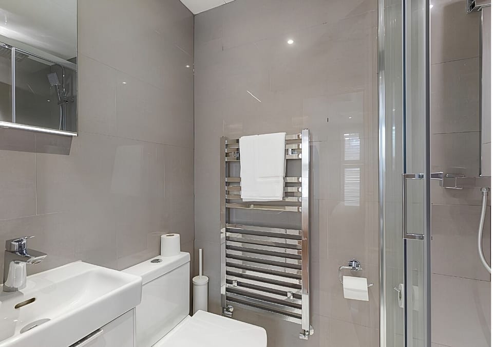 Bathroom 4