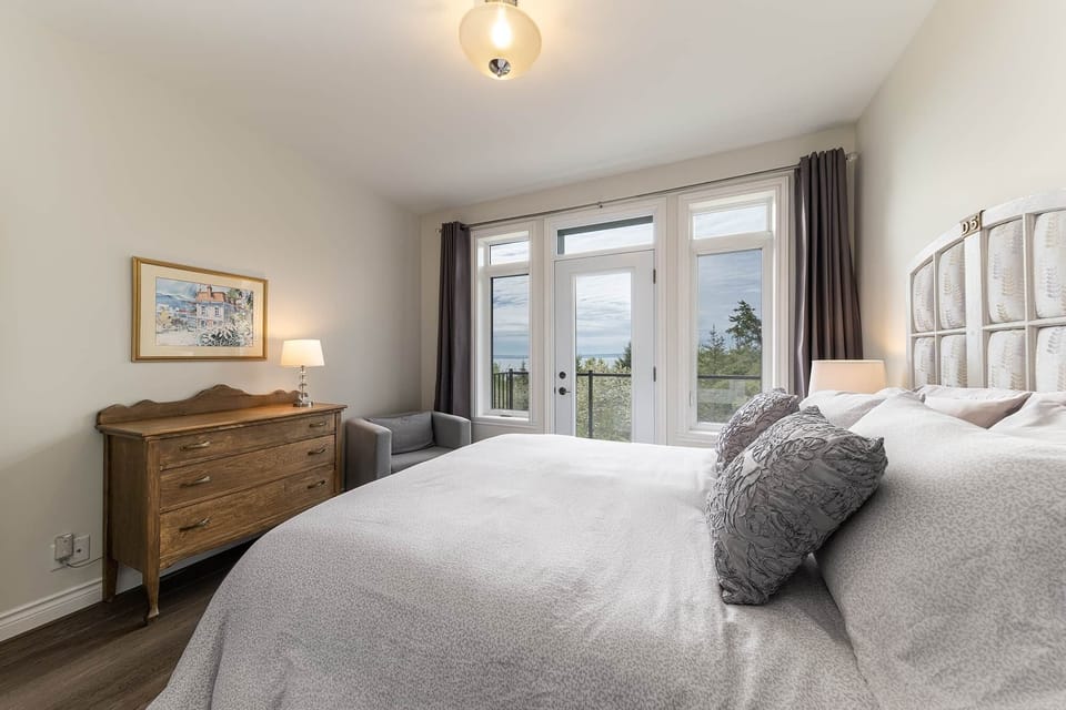 Queen Bed Bedroom