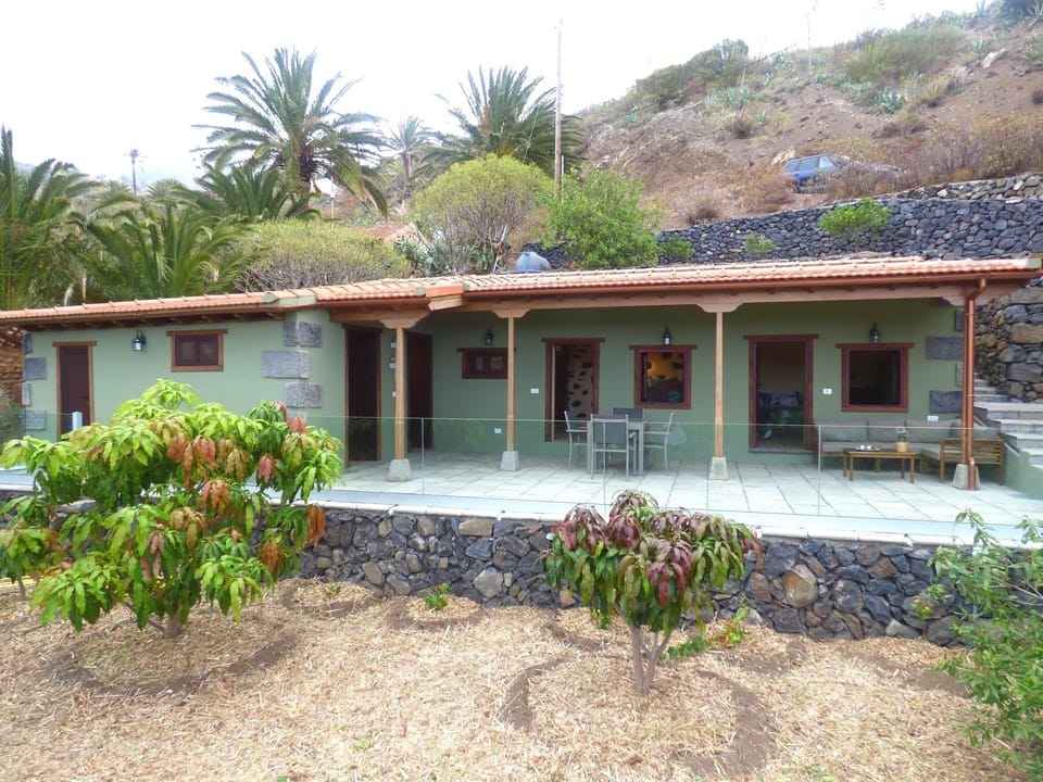 FRONT VIEW OF THE HOUSE