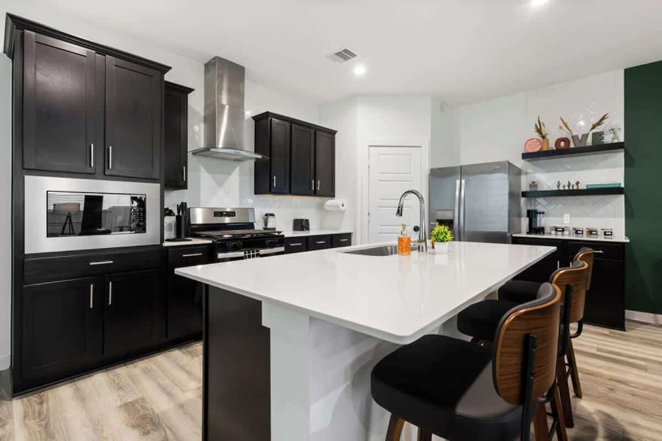 [Kitchen] Sleek, open & fully equipped kitchen - designed for comfort & style