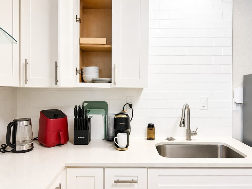 Kitchen amenities
