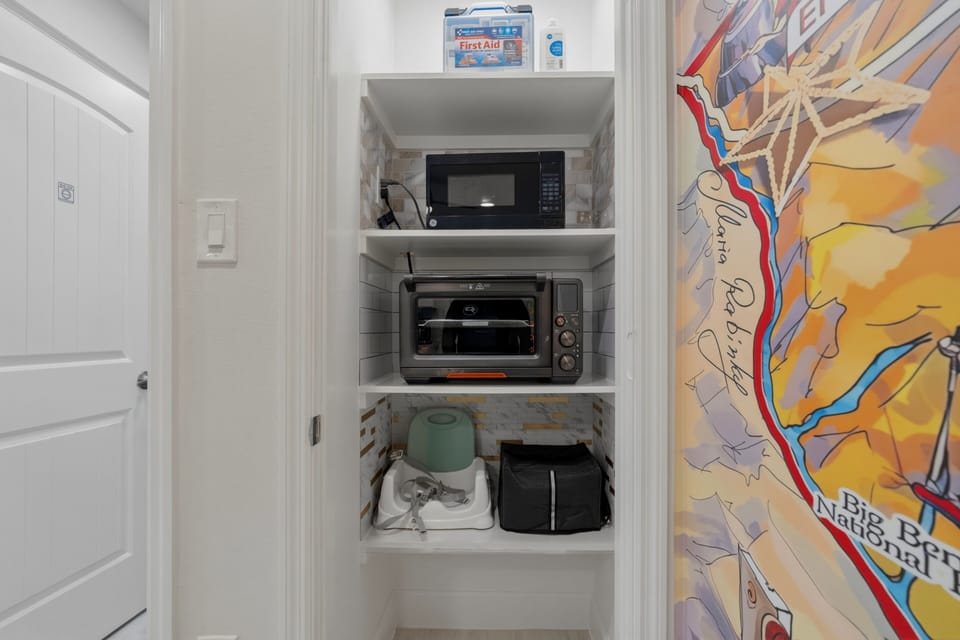 Additional guest amenities and kitchen appliances available during your stay.