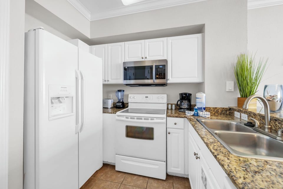 Full kitchen
