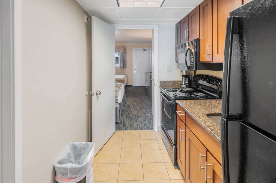 Equipped  Kitchen for Easy Dining 🍽️
