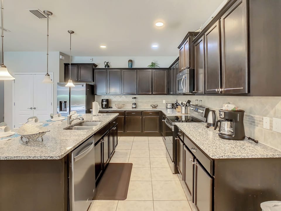 Fully equipped kitchen