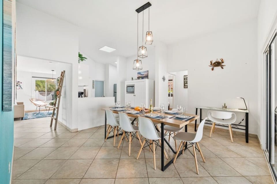 Spacious dining area ideal for shared meals, family gatherings, and planning your next Aruba adventure.