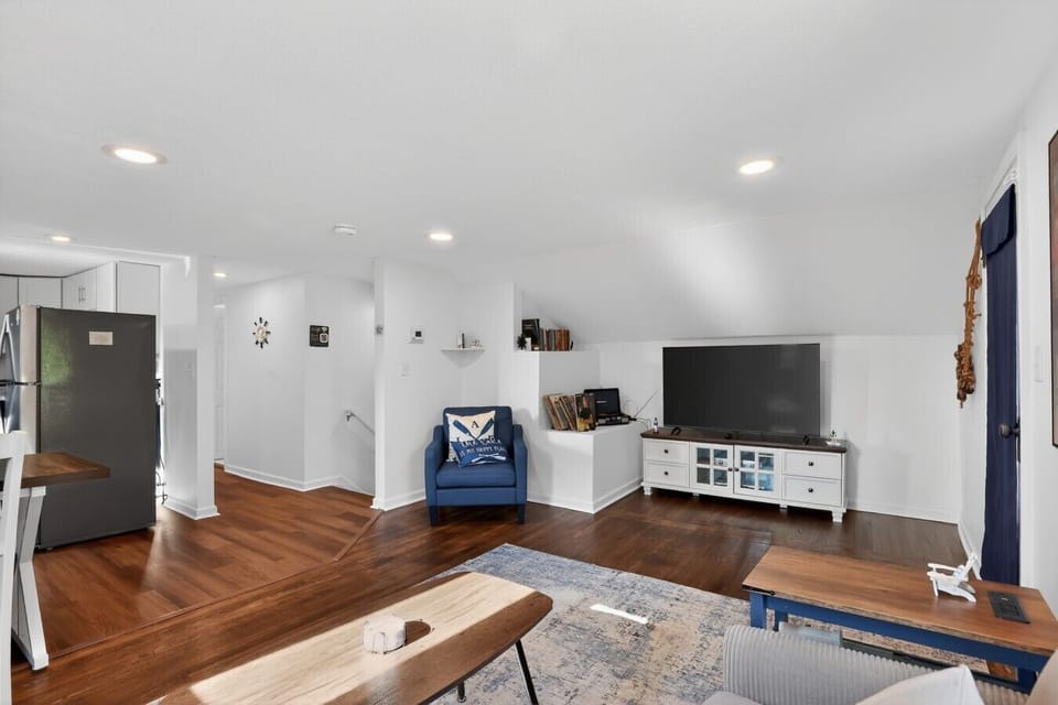 04_5290_Ohio_St-Living_room-6836
