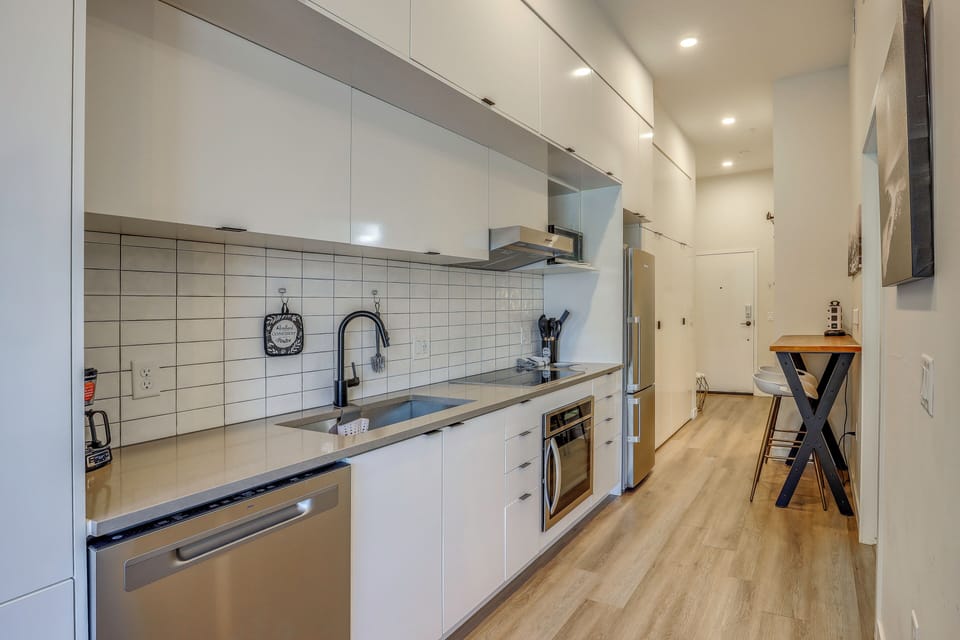 Kitchen | Dining Bar