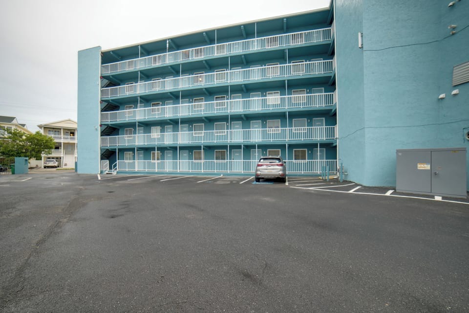 Parking | Community Lot (1 Vehicle)
