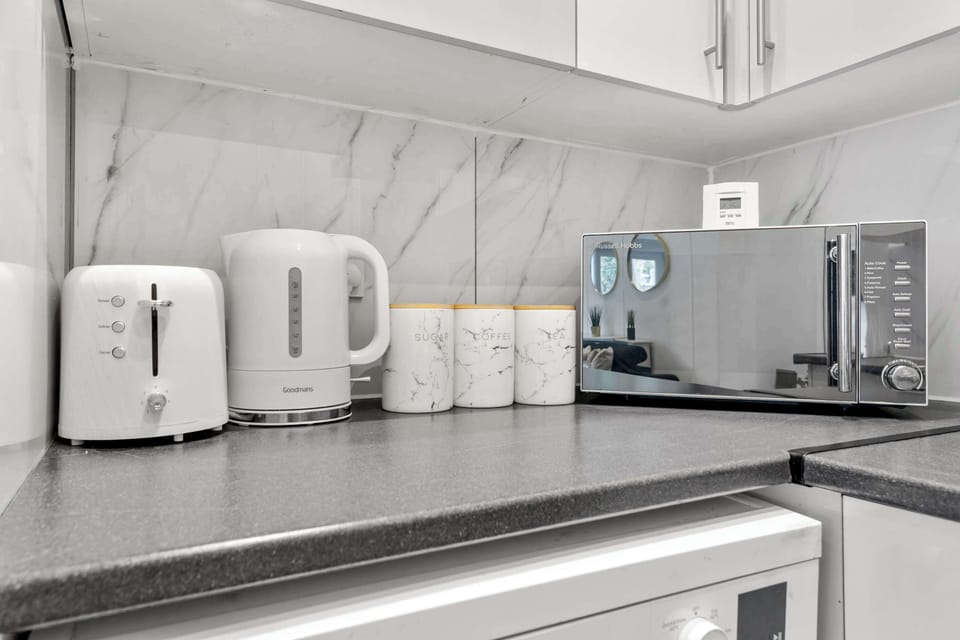 From a warm cup of coffee to a quick bite, enjoy easy meal preparation with essential kitchen appliances.