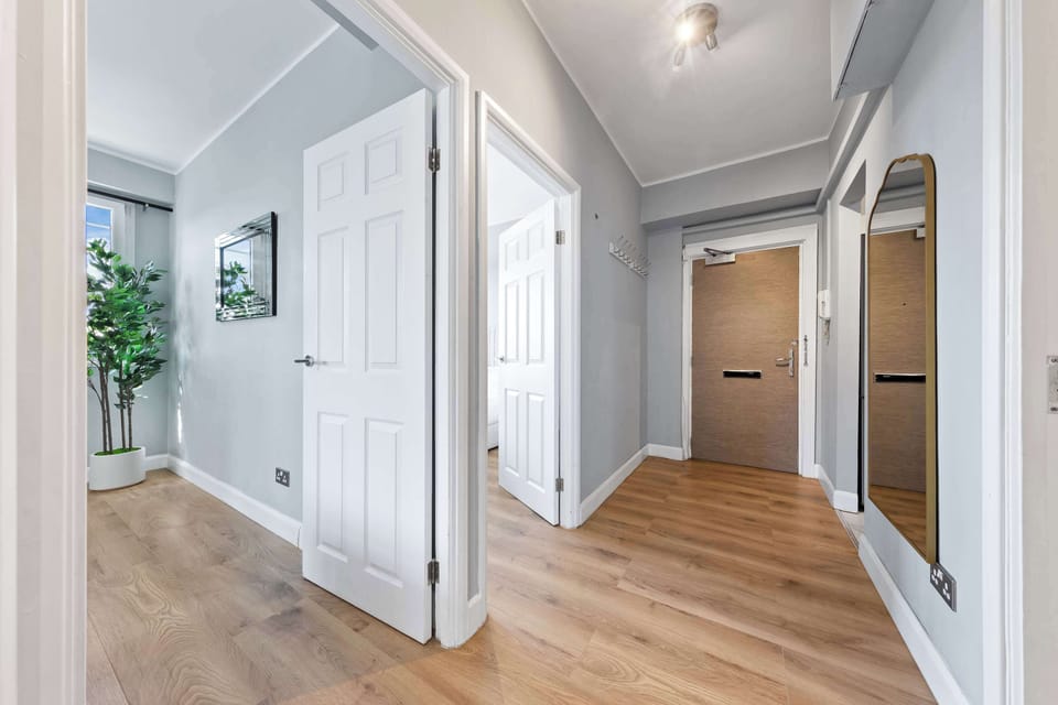 Feel instantly at ease in a warm and welcoming space upon arrival.