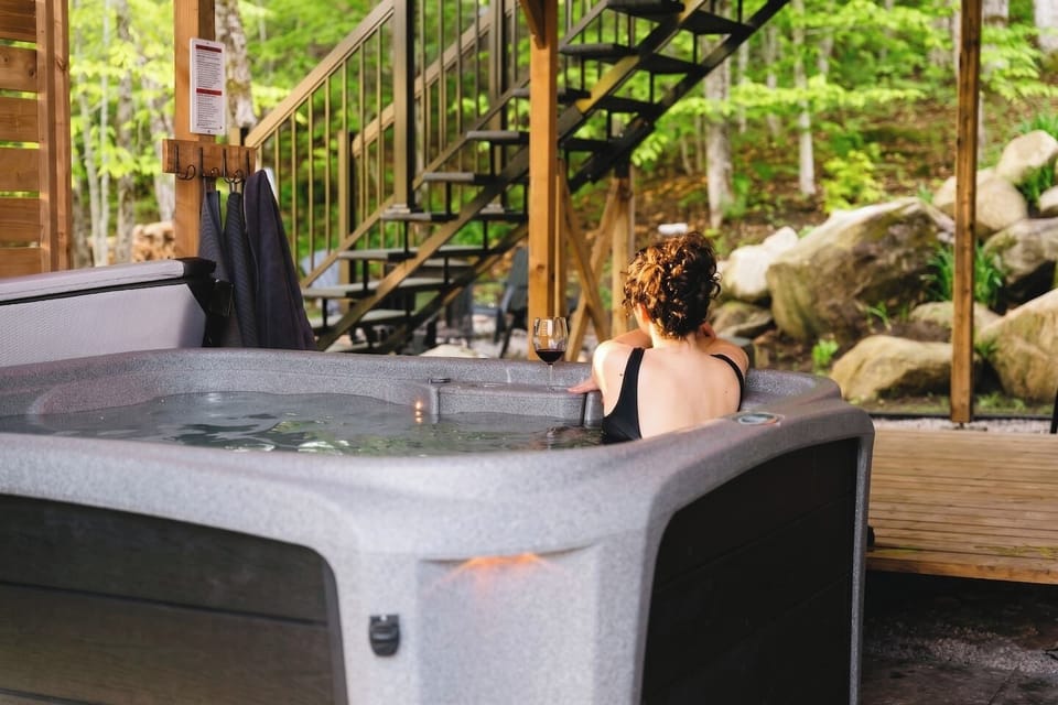Outdoor spa tub