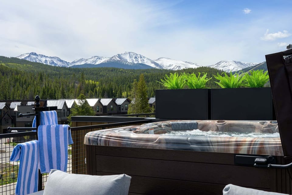 Private rooftop hot tub with breathtaking mountain views