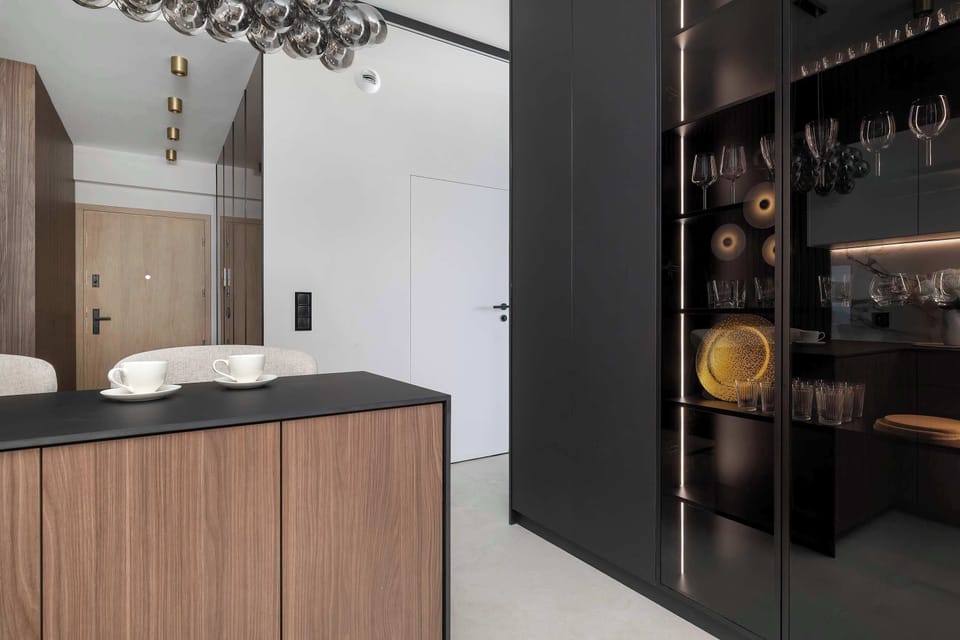 Elegant kitchen cabinetry and premium finishes create a stylish and functional cooking space.