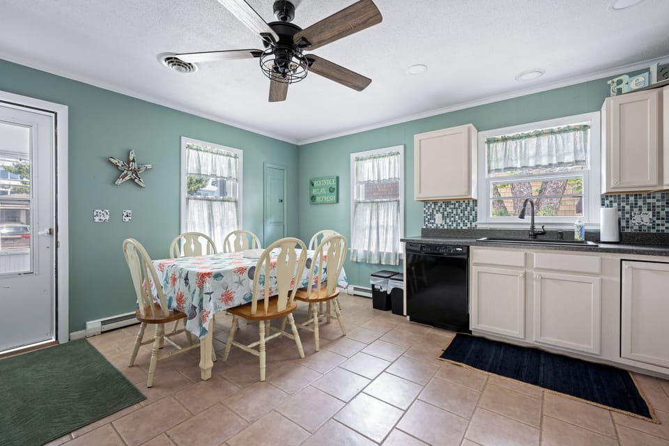 Eat-In Kitchen