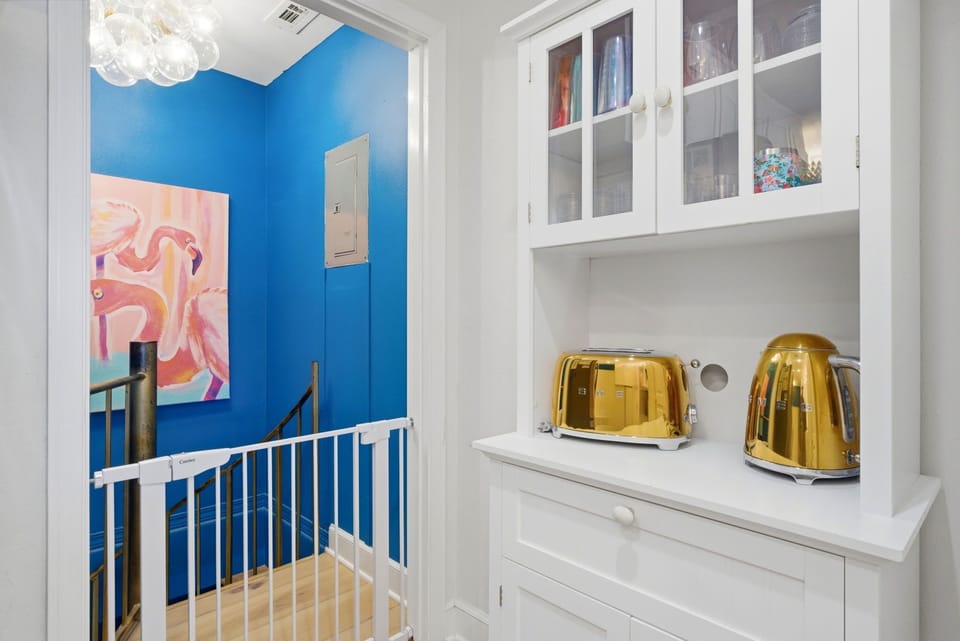 North Lost Key Landing B2- Crisp white cabinetry and gleaming gold appliances add a cheerful, modern touch to your morning coffee routine in this stylish kitchenette.