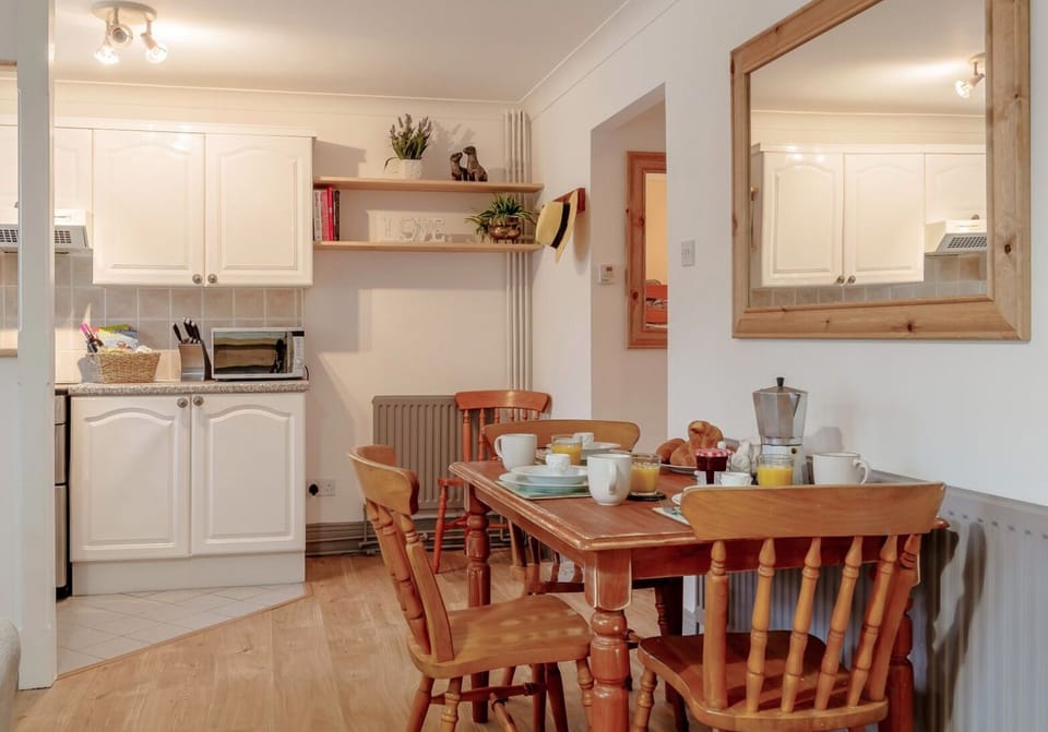 Cottage dining 