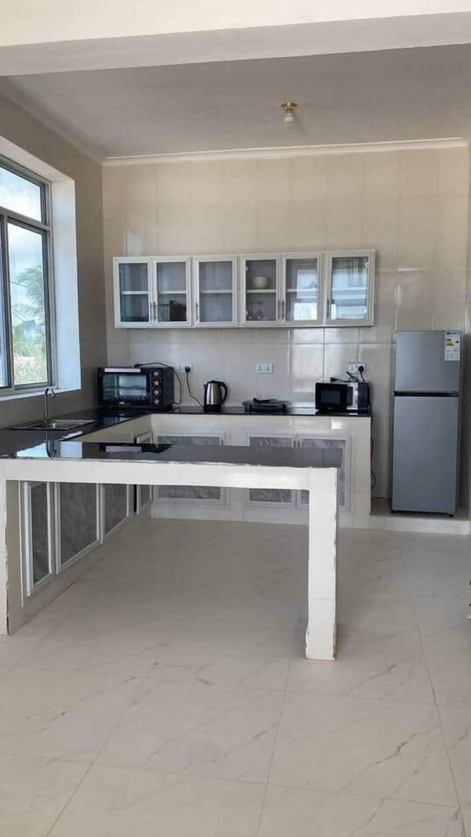 Spacious full kitchen with fridge, microwave, kettle, hot plate, and plenty of cabinet space. Ideal for long stays, meal prep, or casual snacking with a view.