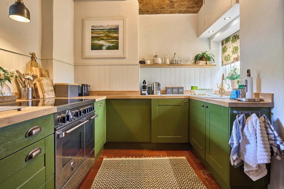 Woodcutters Cottage, Suffield - Host & Stay 