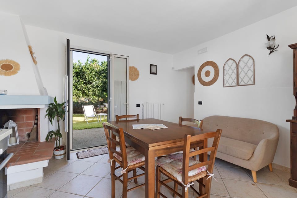 Ground Floor Garden Apartment Gallipoli with Private Terrace, Garden and Wi-Fi House in Apulia