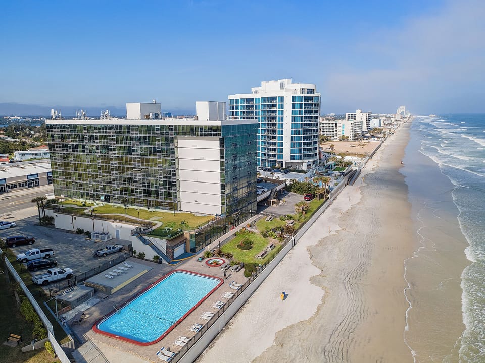 Oceanside Inn= Beachfront Fun