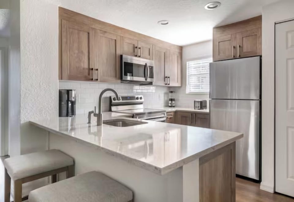 Cook with ease in a sleek, fully equipped kitchen.