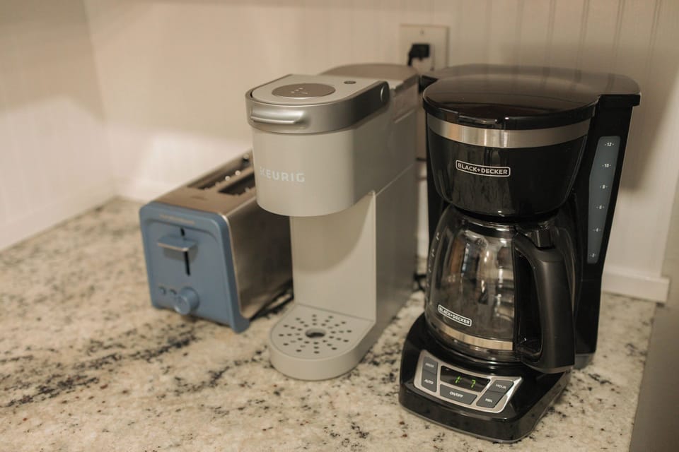 Full drip & Keurig for coffee drinkers 