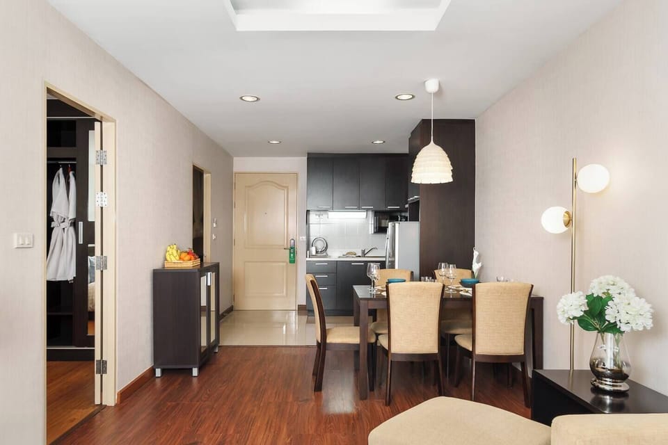 Full-sized dining table for 5, great for meals or work. Includes shelves and storage space, ideal for long stays.