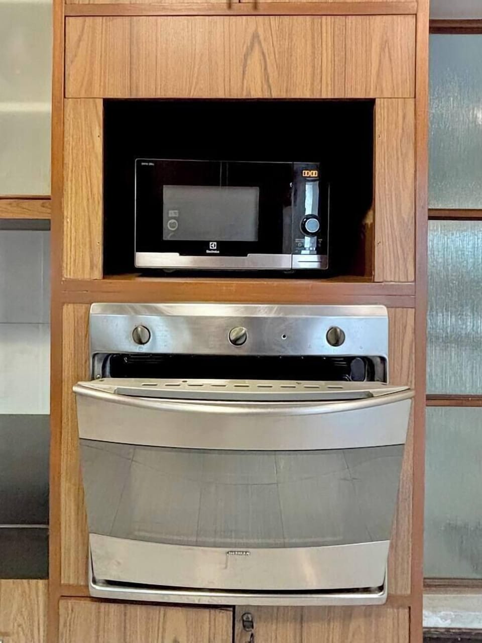【Kitchen Area】Cooking and Baking with Smeg oven or reheating snacks in the microwave everything is set up for your comfort and safety.