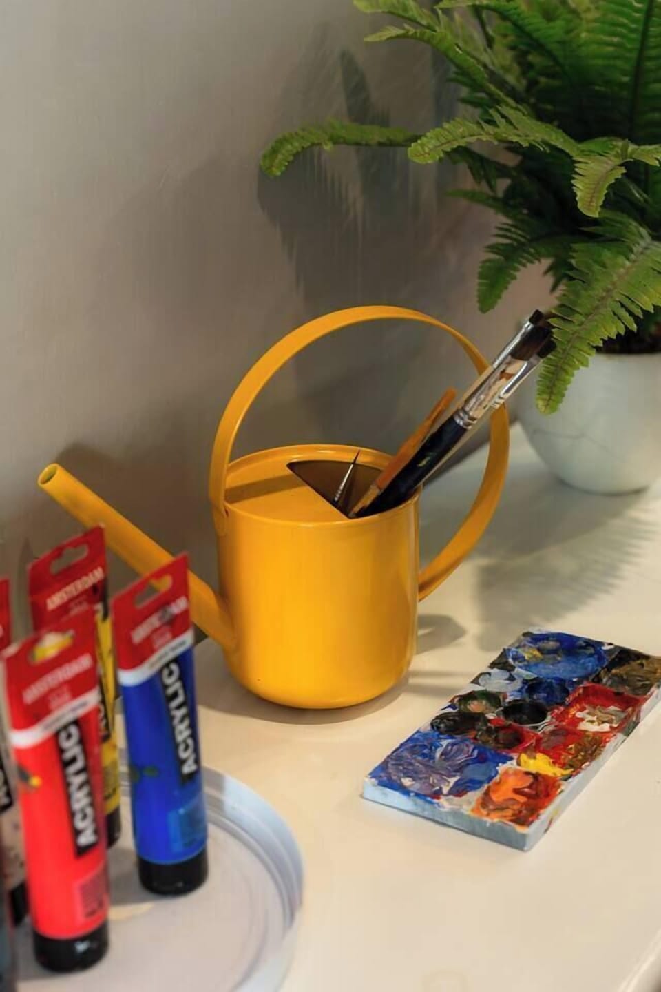 【Art Corner】Guests love the painting station—complete with canvases, oil paints, and all supplies. A peaceful, creative corner to unwind and let your imagination flow. “Children were very happy” (Tianhui, Oct 2025).