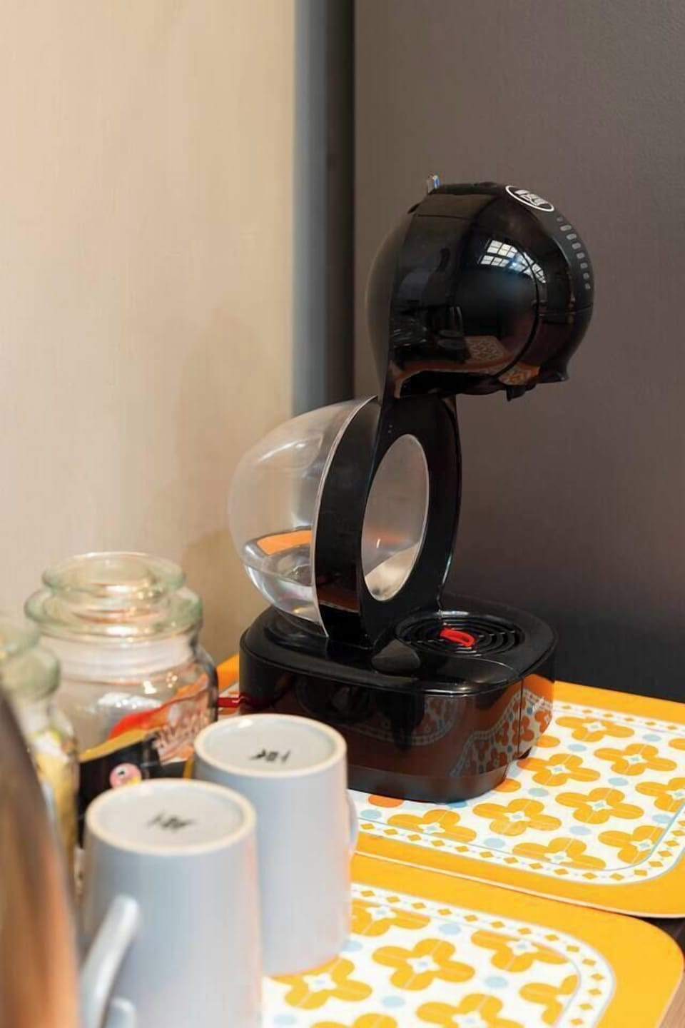 【Coffee Station】Enjoy your morning brew with coffee capsules, tea, sugar, and all the fixings. Includes water kettle, heater, and cups—ideal when you want a cozy drink at home after exploring the local café scene.