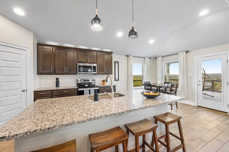 Kitchen with a View 