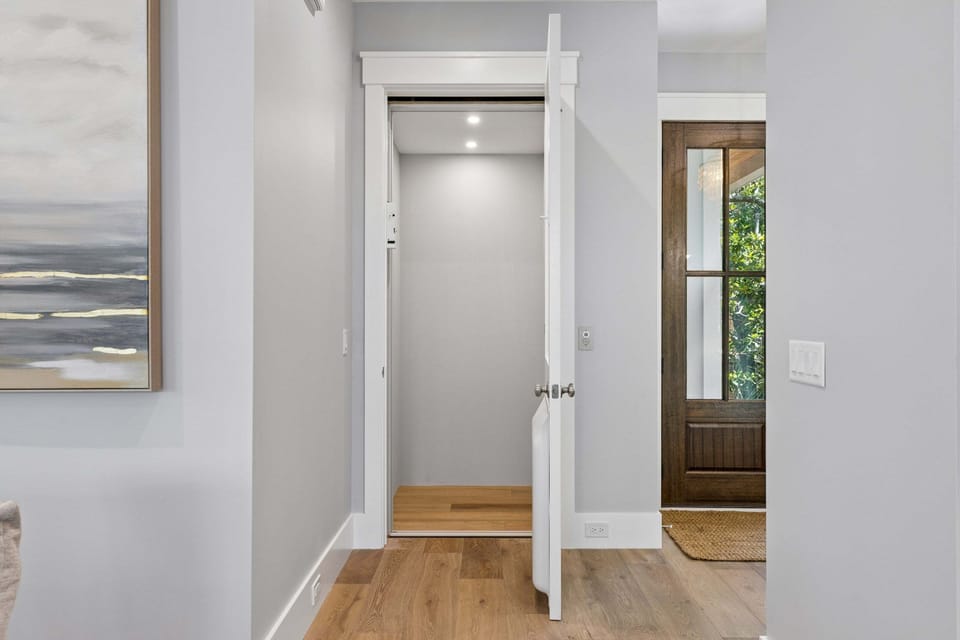 Convenient elevator to navigate between floors