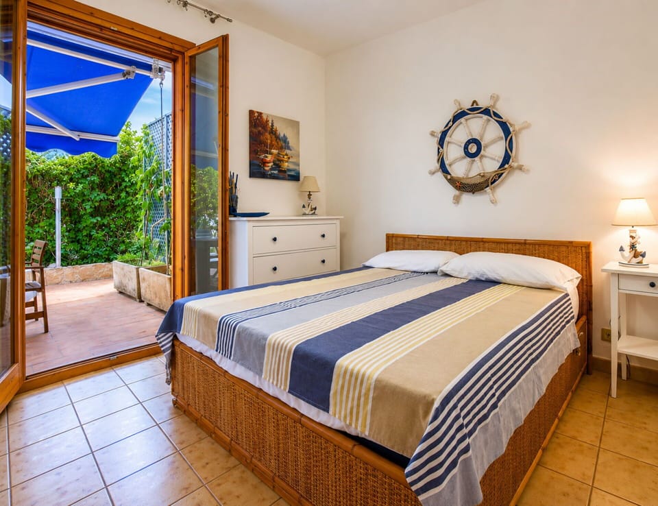 Autumn, Bedroom, Spring, Summer