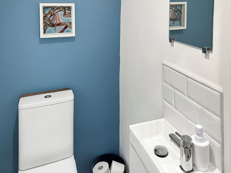 Bathroom | Horsegate Cottage, Goudhurst, near Cranbrook