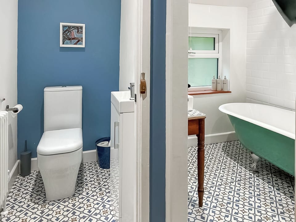 Bathroom | Horsegate Cottage, Goudhurst, near Cranbrook
