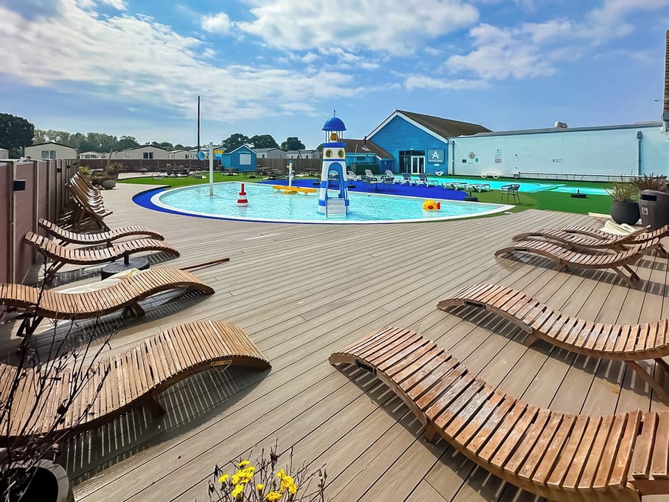 Swimming pool | Sunshine & Smiles, Hayling Island