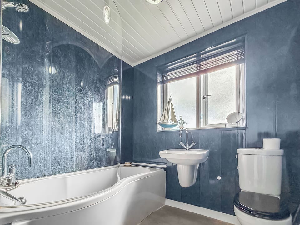 Bathroom | The White House, Colwyn Bay
